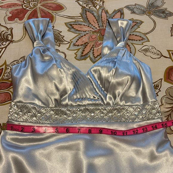 🔥SALE🔥 David's Bridal Satin Silver V-neck Waist Beaded Dress Gown size 2 - Picture 13 of 13